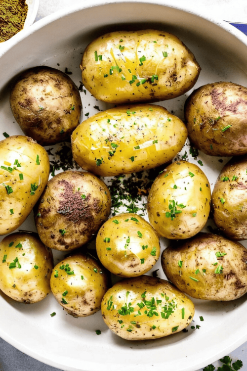 Aromatyczna przyprawa do ziemniaków przy blaszce z pieczonymi warzywami