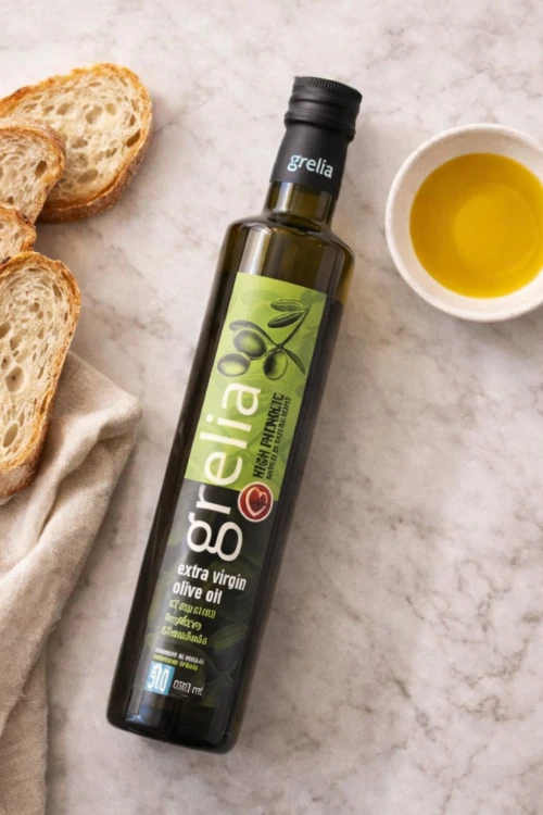 Grecka oliwa high phenolic 500 ml – butelka pod kątem na jasnym tle