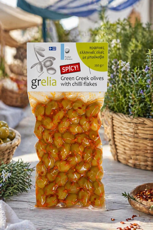 Aromatyczne zielone oliwki z chili do sałatek