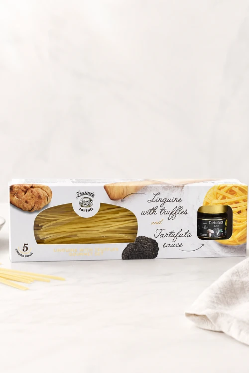 Zestaw Zigante Linguine z truflami i Tartufata Black 330 g na jasnym tle