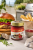 Słoiczek Zigante Truffle Ketchup 150 g obok frytek gourmet i małej miseczki sosu